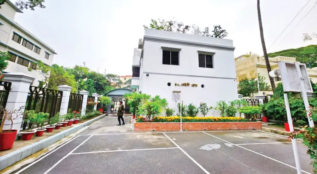 মন্ত্রিপাড়ার ডুপ্লেক্স বাড়ি